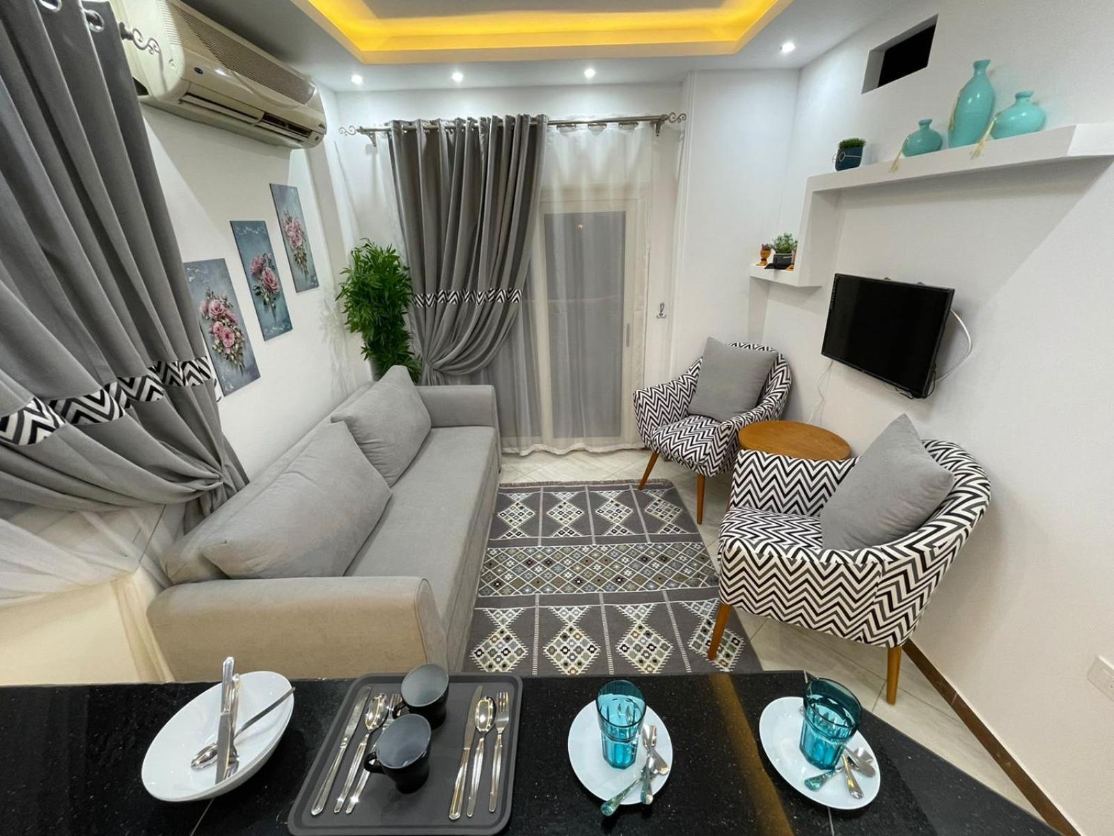 شقة في قلب القاهرة الجديدة تطل على شارع التسعين الشمالي Exterior foto