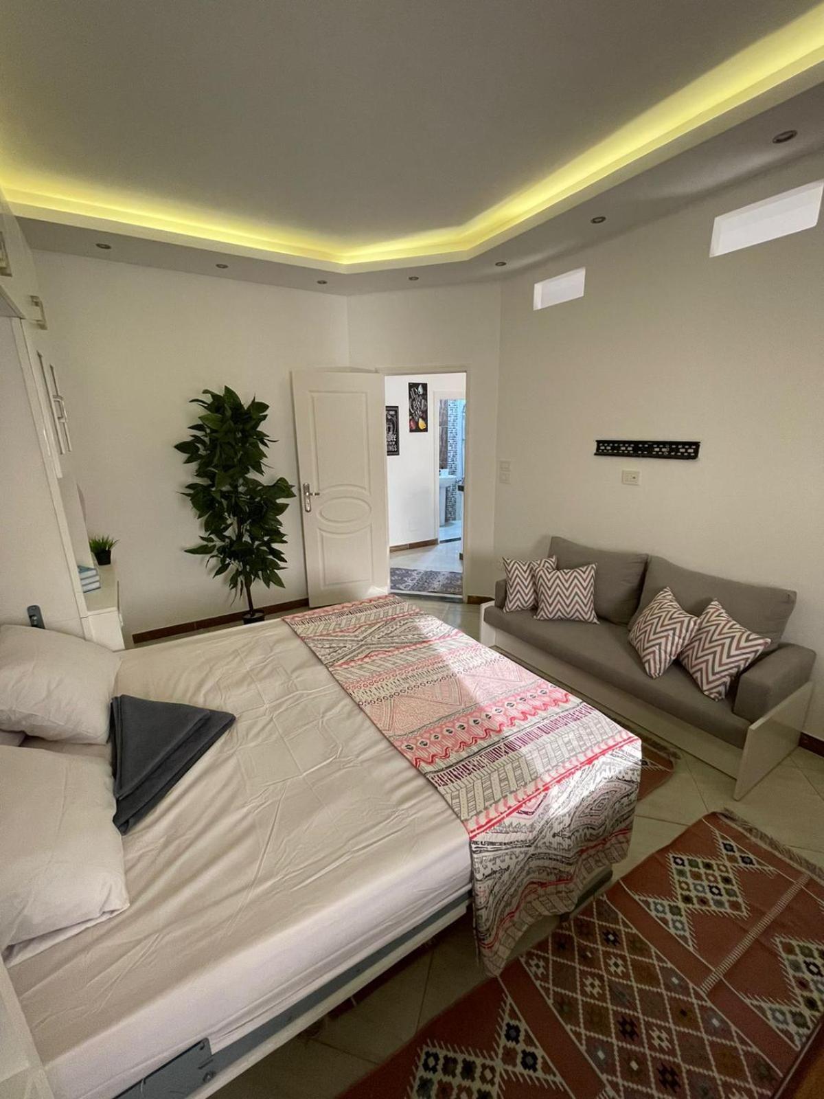 شقة في قلب القاهرة الجديدة تطل على شارع التسعين الشمالي Exterior foto