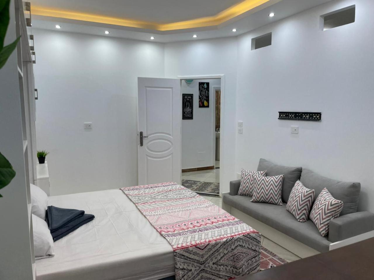 شقة في قلب القاهرة الجديدة تطل على شارع التسعين الشمالي Exterior foto
